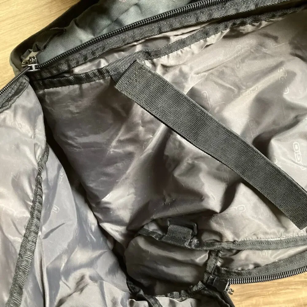 Ogio Duffle Soft Taco Snowboard Bag Black Gray Padded Travel Winter Sports 64x16